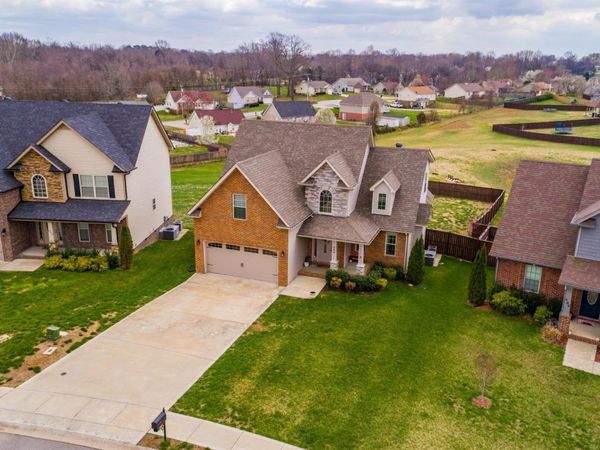 806 Carousel Ct, Clarksville, TN 37043