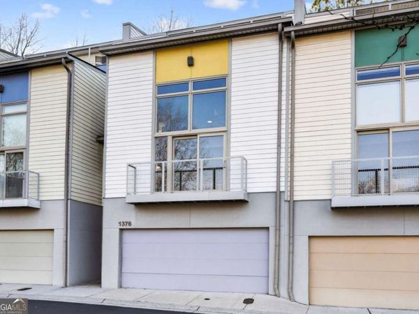 1376 Stirling Circle NW, Atlanta, GA 30318