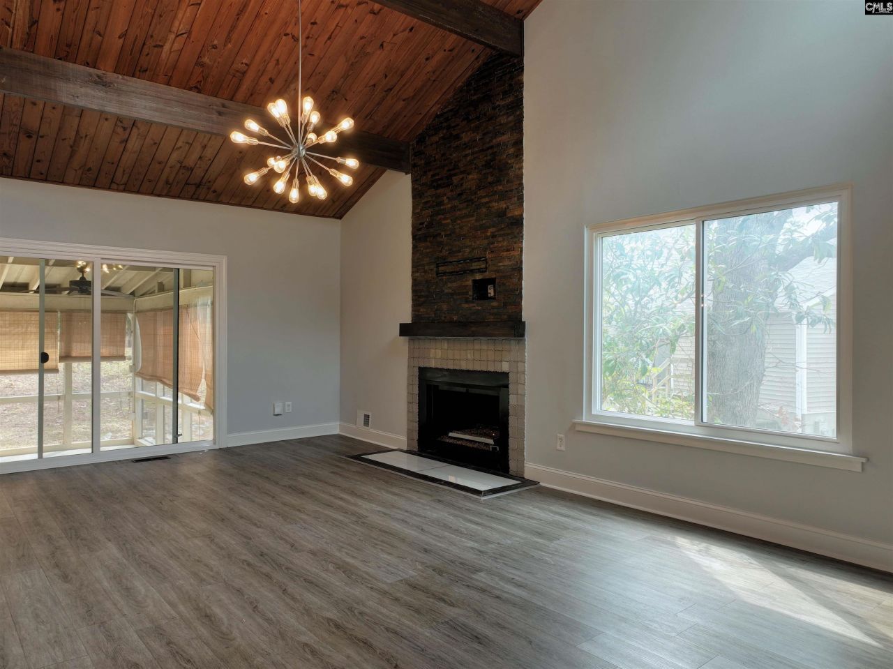 211 Shoreline Drive Photo 11