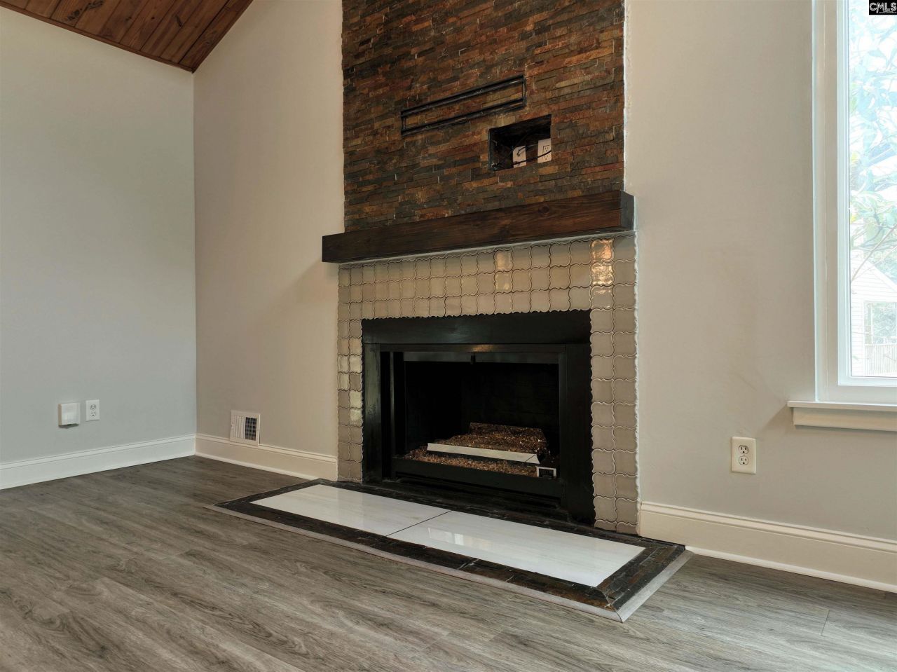 211 Shoreline Drive Photo 12