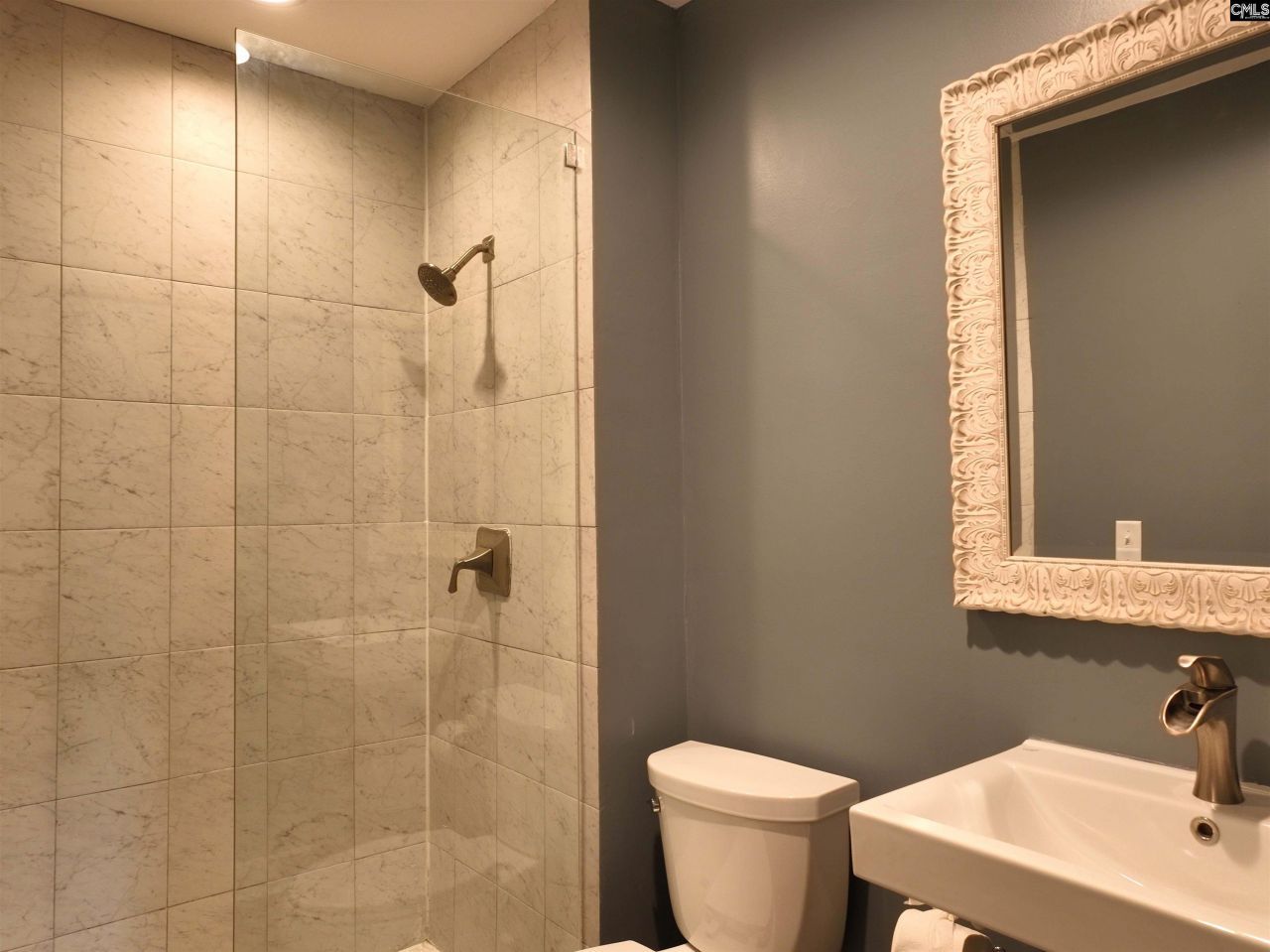 211 Shoreline Drive Photo 33