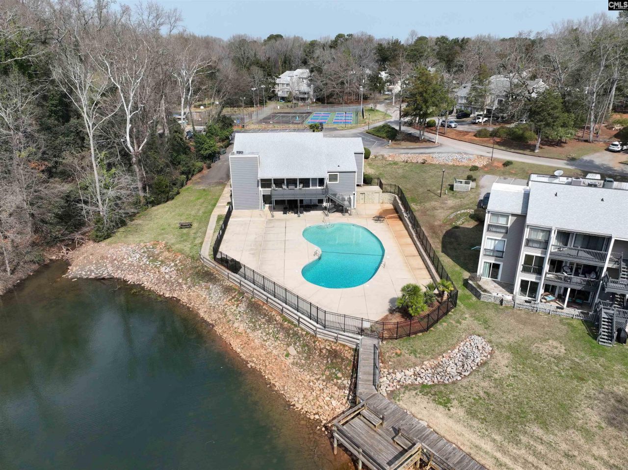 211 Shoreline Drive Photo 5