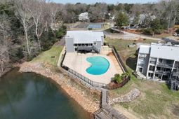 211 Shoreline Drive photo 4