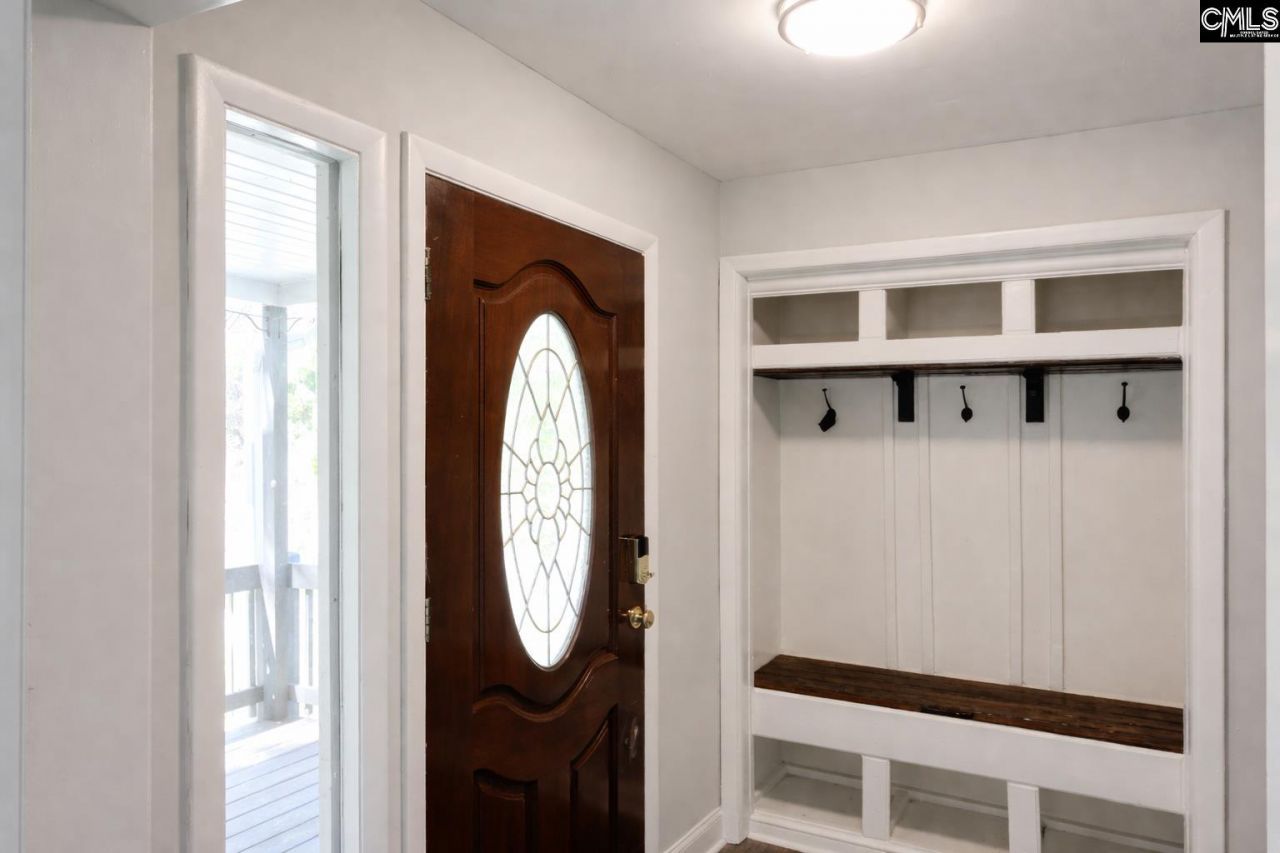 211 Shoreline Drive Photo 8