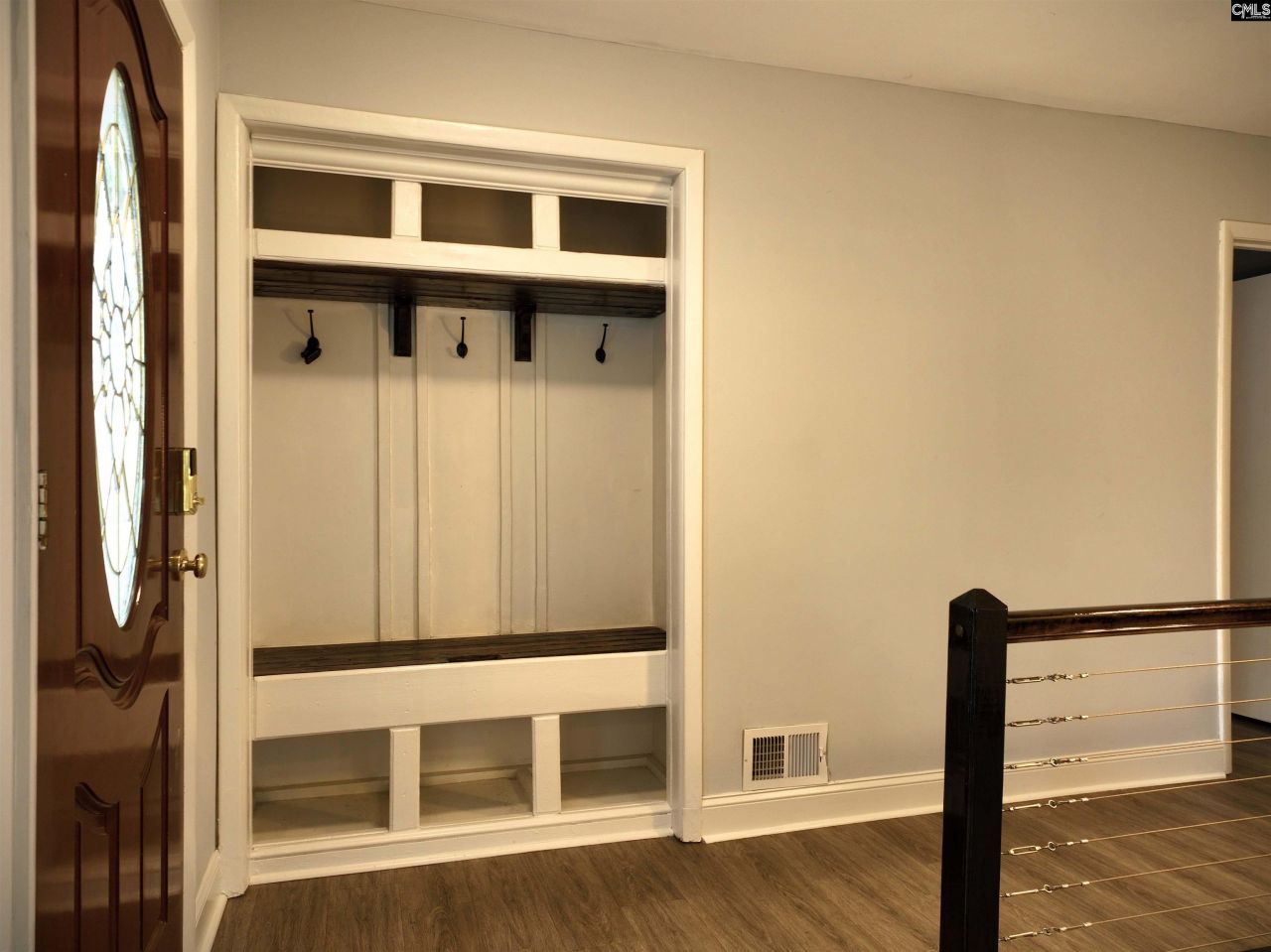 211 Shoreline Drive Photo 9