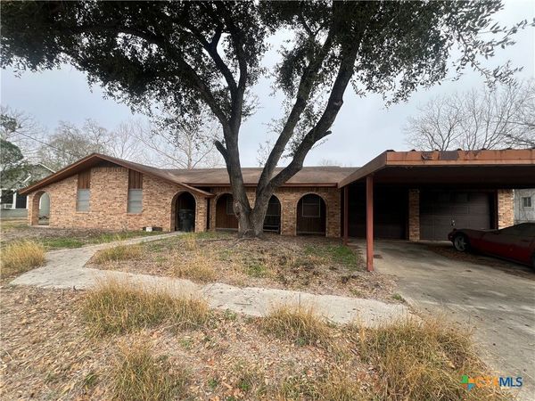 509 W 6th Street , Yorktown, TX 78164