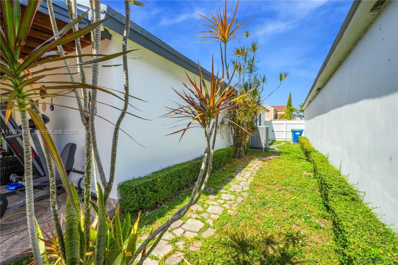 14360 SW 156th Ter, Miami, FL 33177 Photo