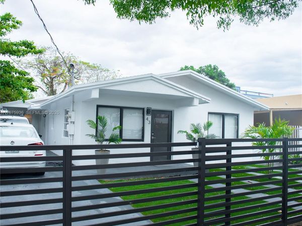 43 NW 41st St , Miami, FL 33127