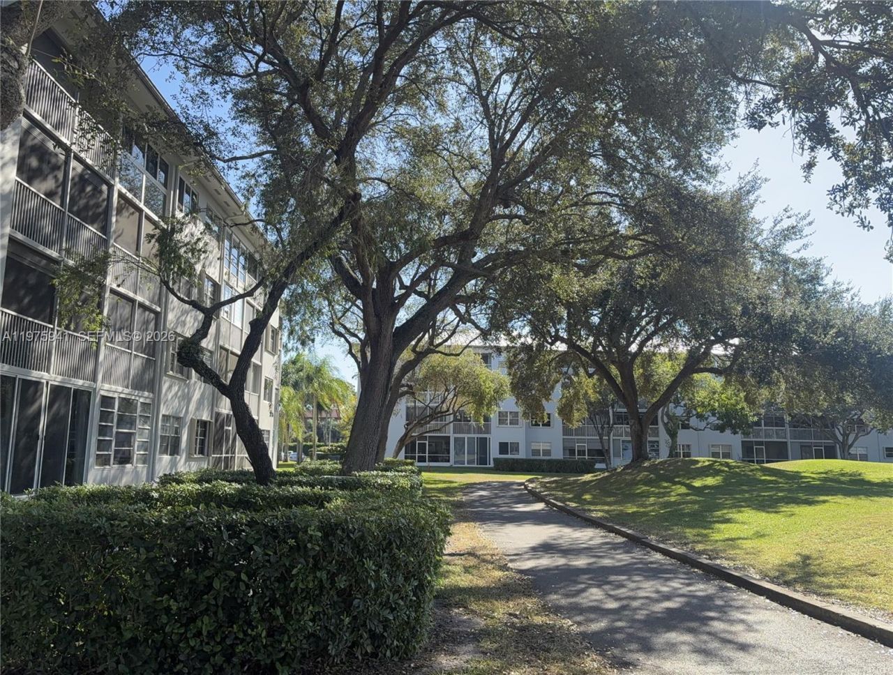 1300 SW 125th Ave , Unit 204K, Pembroke Pines, FL 33027 Photo