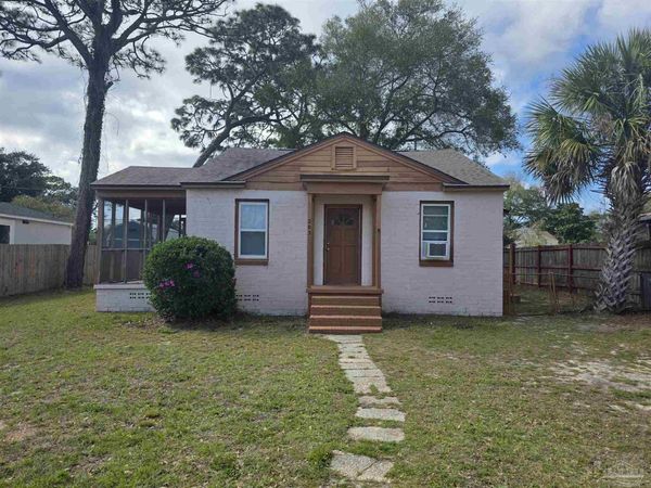 203 SE Syrcle Dr, Pensacola, FL 32507