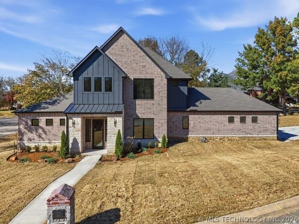 1937 Surrey Court , Bartlesville, OK 74006