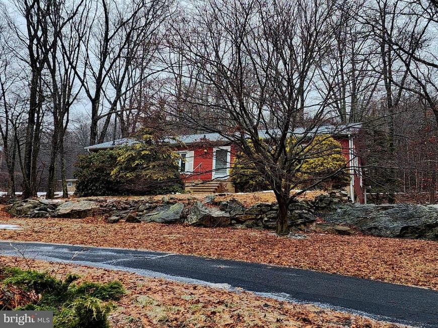 939 Constitution Avenue, Pen Argyl, PA 18072 Main Photo