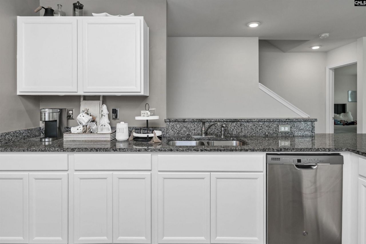 1916 Cold Rocks Way  Photo 10