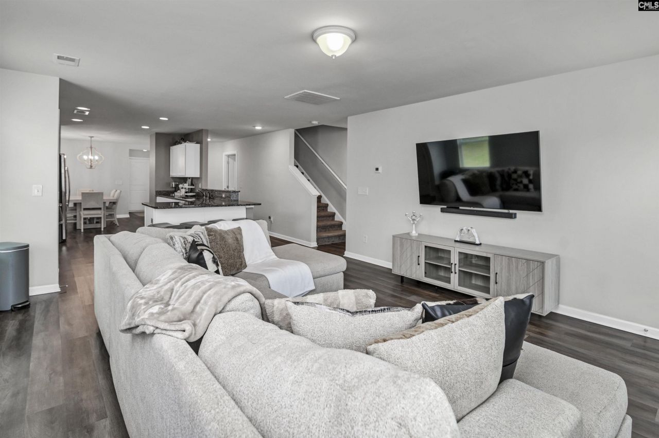 1916 Cold Rocks Way  Photo 5