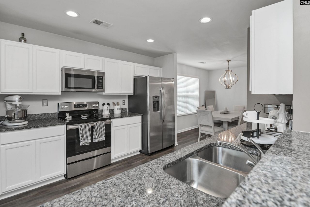 1916 Cold Rocks Way  Photo 6