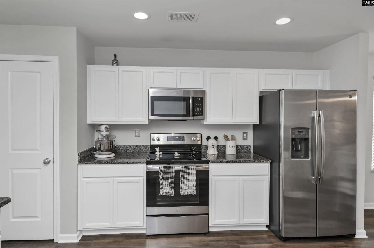 1916 Cold Rocks Way  Photo 9