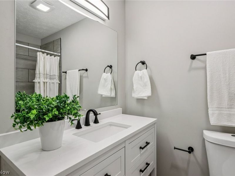 2829 Tibbetts Wick Road, Hubbard, OH 44425 Photo 11