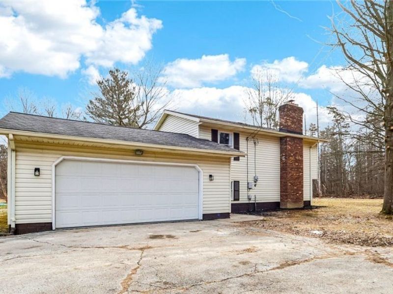 2829 Tibbetts Wick Road, Hubbard, OH 44425 Photo 2