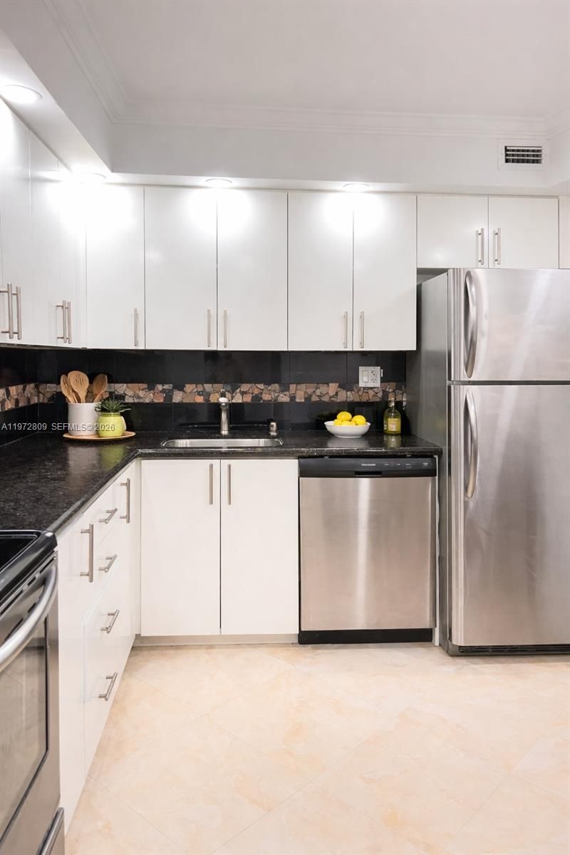 3180 S Ocean Dr, Unit 1418, Hallandale Beach, FL 33009 Photo