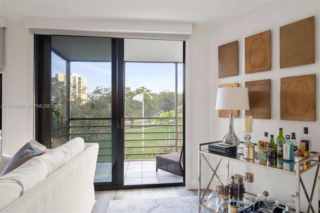 20500 W Country Club Dr, Unit 311, Aventura, FL 33180 Photo