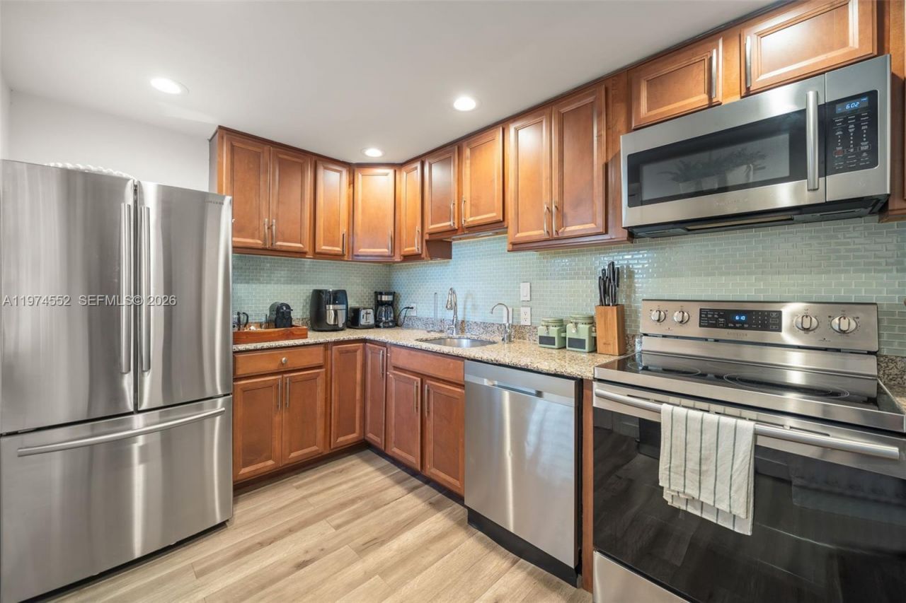 20500 W Country Club Dr, Unit 311, Aventura, FL 33180 Photo