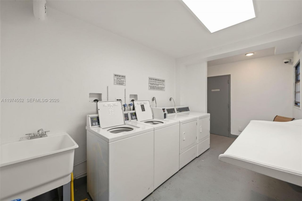 20500 W Country Club Dr, Unit 311, Aventura, FL 33180 Photo