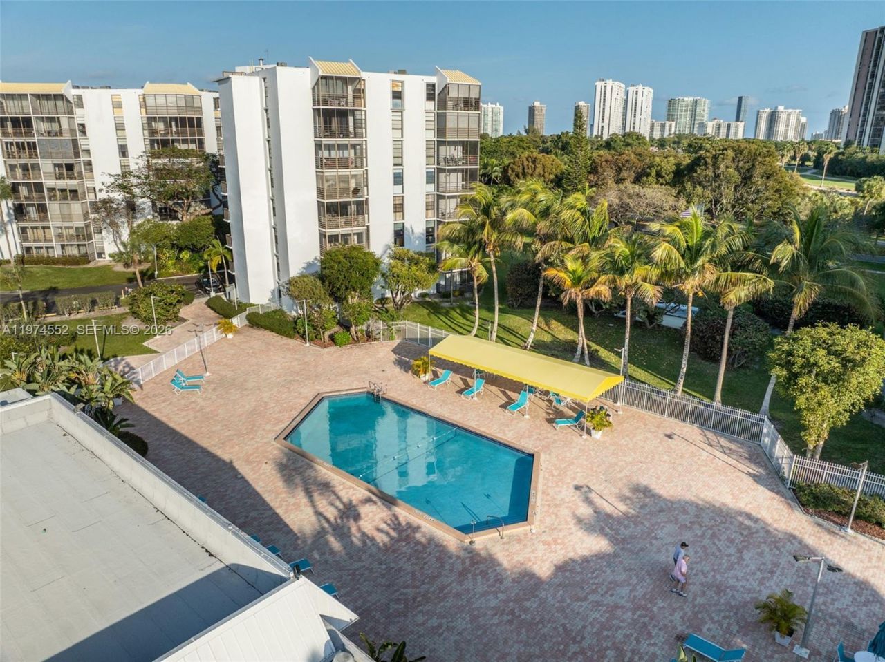 20500 W Country Club Dr, Unit 311, Aventura, FL 33180 Photo