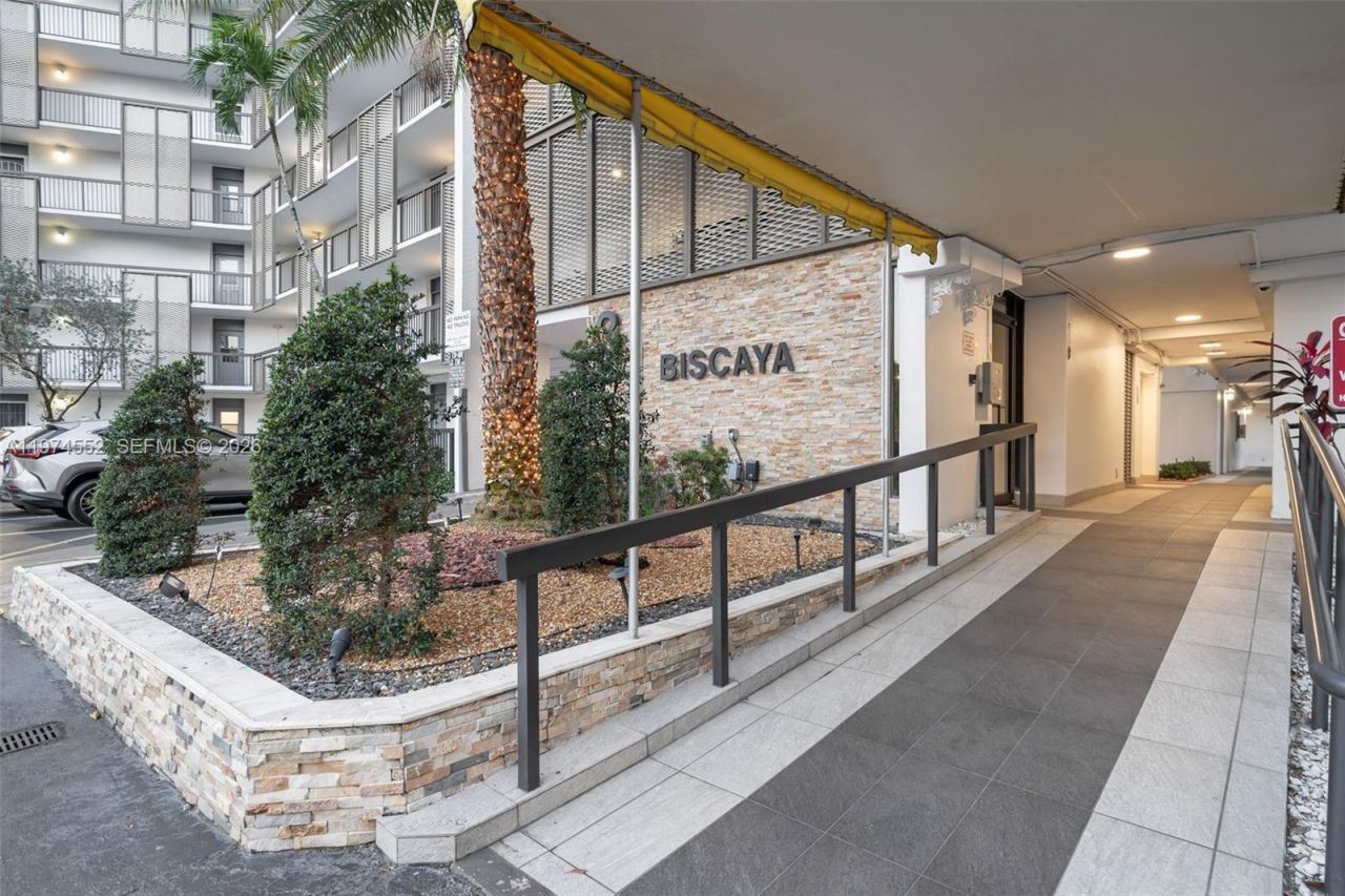 20500 W Country Club Dr, Unit 311, Aventura, FL 33180 Photo