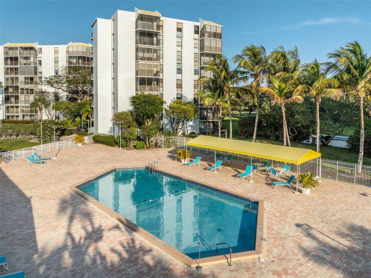 20500 W Country Club Dr, Unit 311, Aventura, FL 33180 Photo