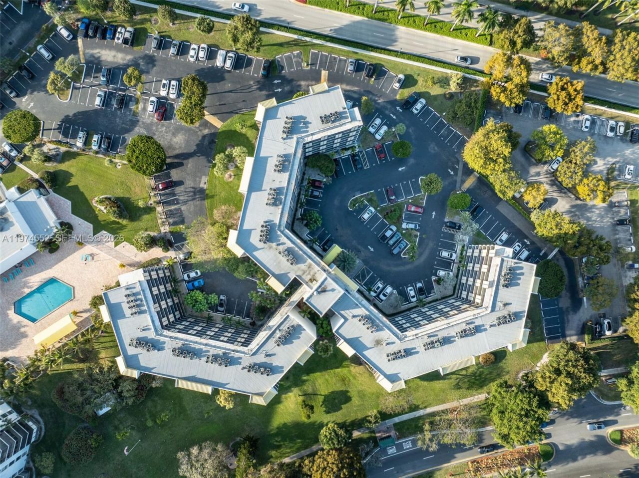 20500 W Country Club Dr, Unit 311, Aventura, FL 33180 Photo