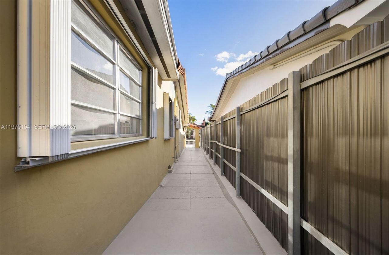 2367 SW 23rd Ter , Miami, FL 33145 Photo