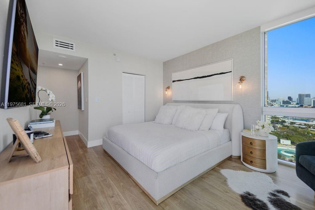 335 S Biscayne Blvd , Unit 3012, Miami, FL 33131 Photo