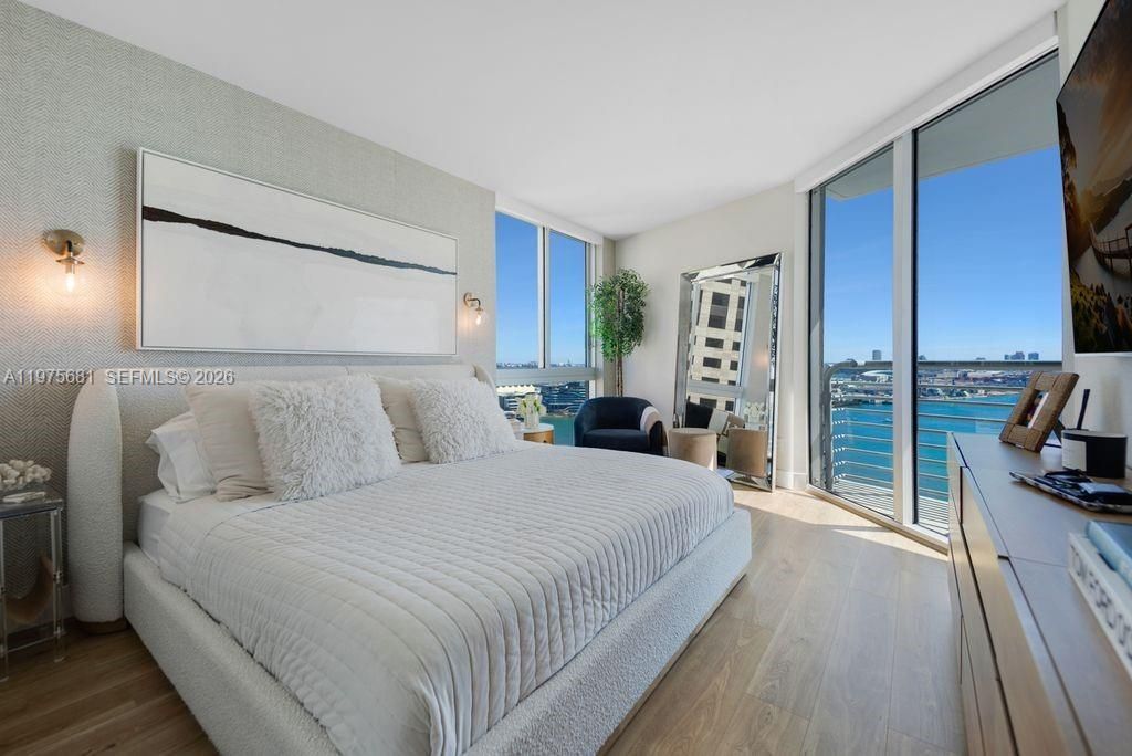 335 S Biscayne Blvd , Unit 3012, Miami, FL 33131 Photo