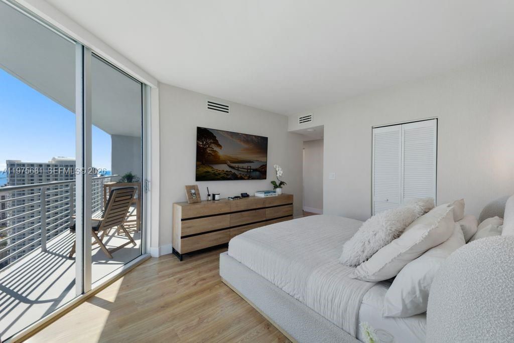 335 S Biscayne Blvd , Unit 3012, Miami, FL 33131 Photo