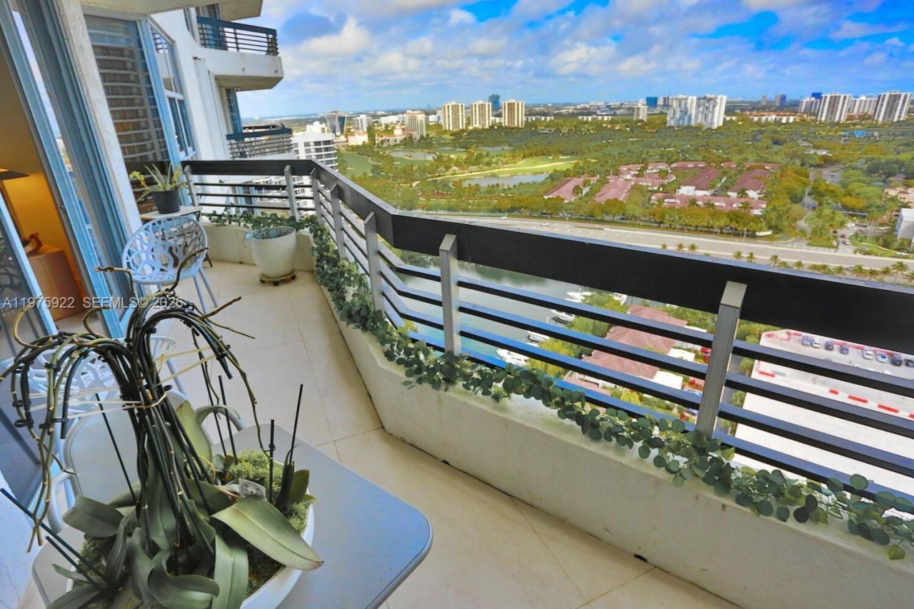 3530 Mystic Pointe Dr, Unit 2807, Aventura, FL 33180 Photo