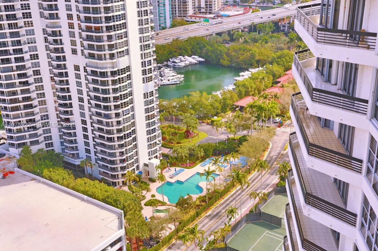 3530 Mystic Pointe Dr, Unit 2807, Aventura, FL 33180 Photo