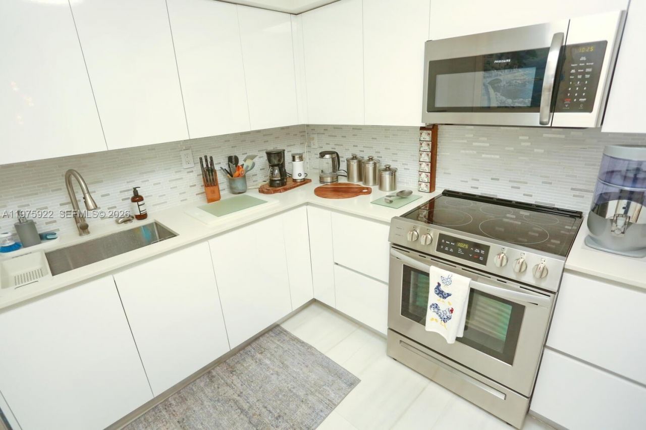 3530 Mystic Pointe Dr, Unit 2807, Aventura, FL 33180 Photo