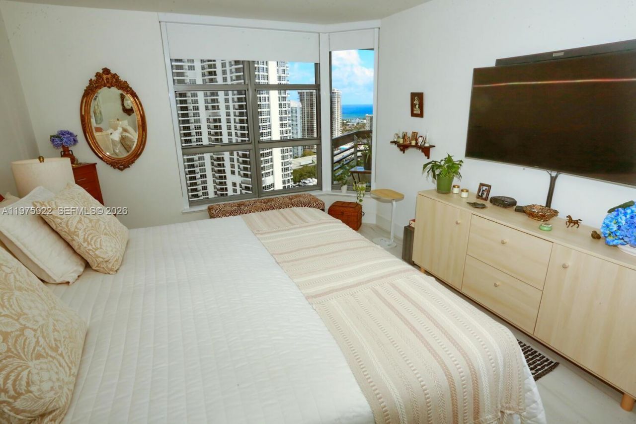 3530 Mystic Pointe Dr, Unit 2807, Aventura, FL 33180 Photo