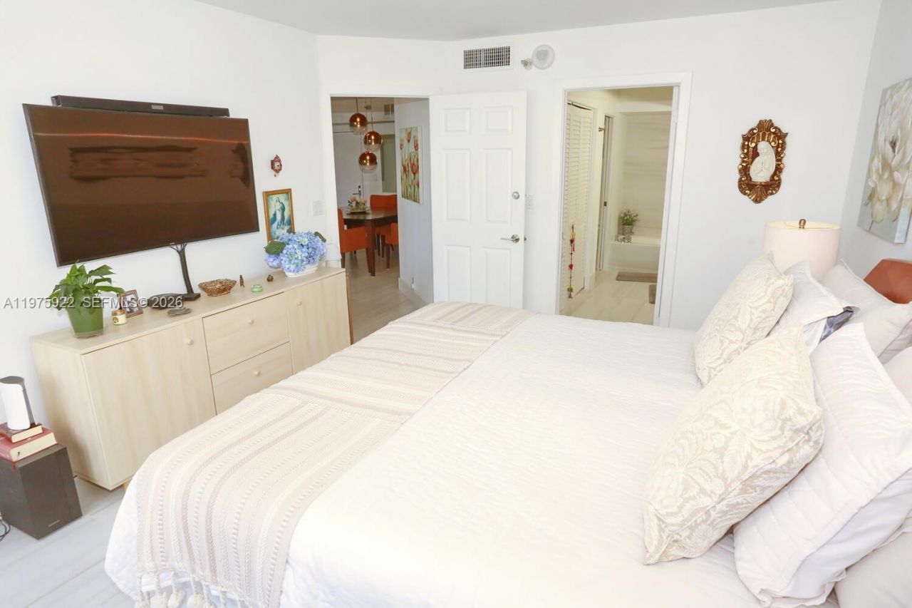 3530 Mystic Pointe Dr, Unit 2807, Aventura, FL 33180 Photo