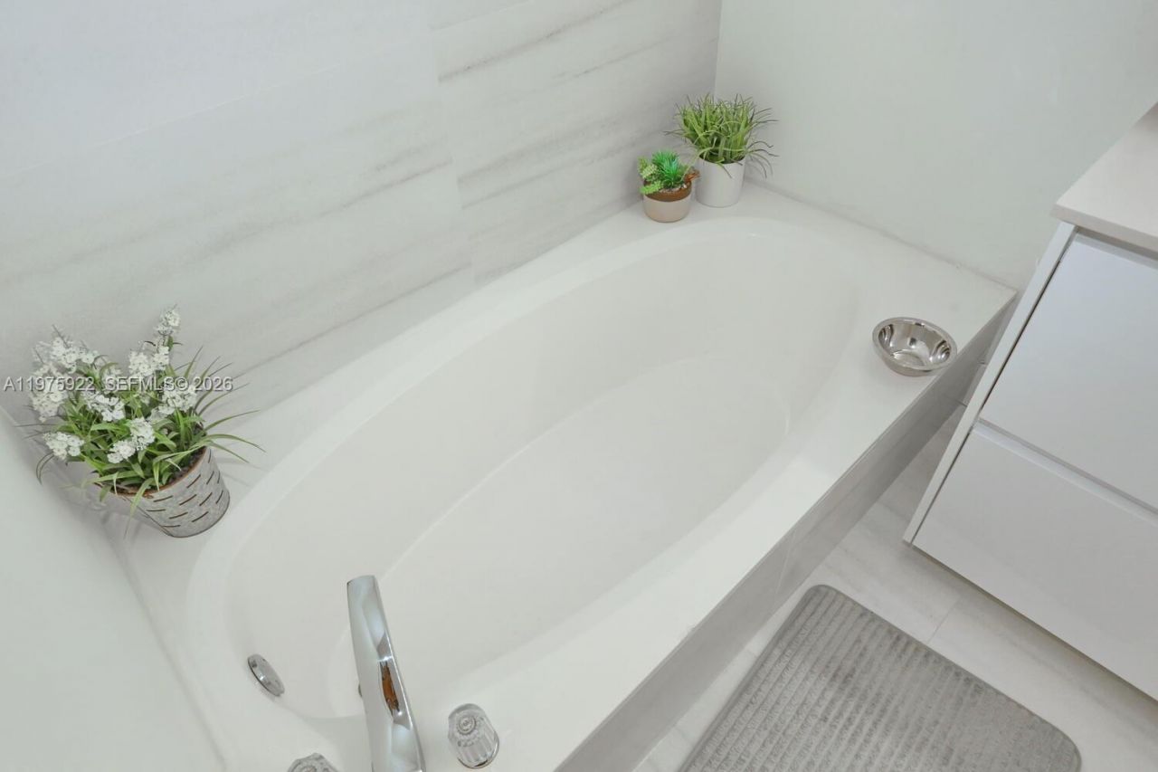 3530 Mystic Pointe Dr, Unit 2807, Aventura, FL 33180 Photo