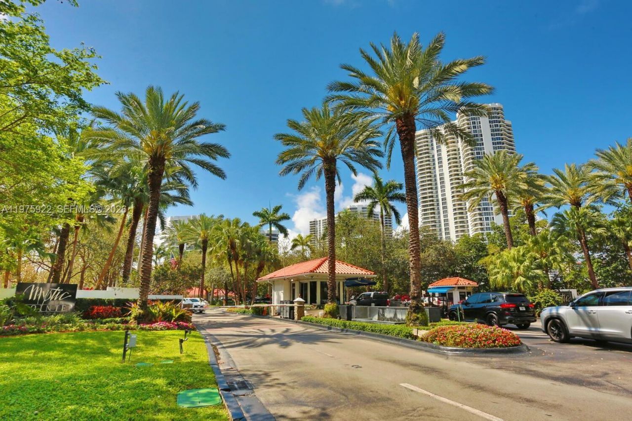 3530 Mystic Pointe Dr, Unit 2807, Aventura, FL 33180 Photo