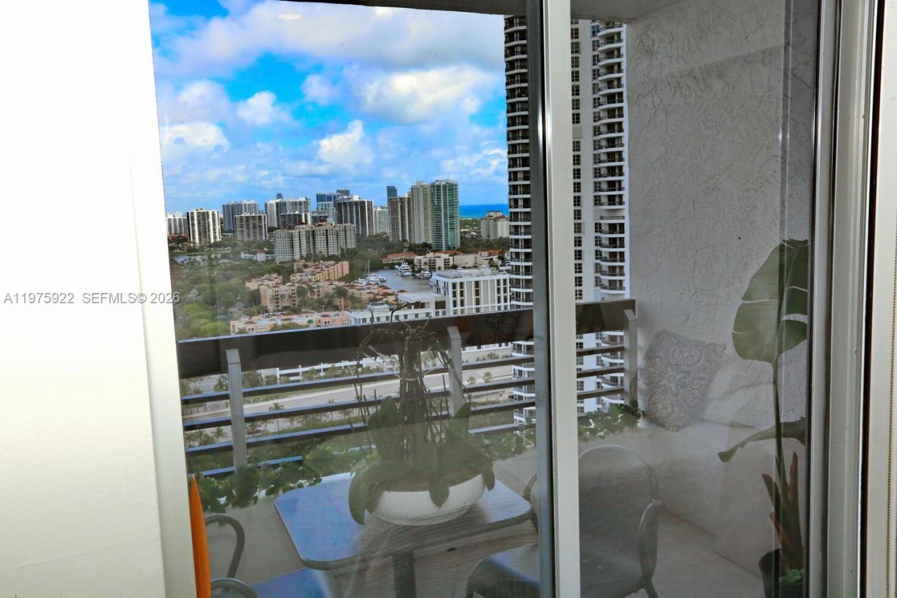 3530 Mystic Pointe Dr, Unit 2807, Aventura, FL 33180 Photo