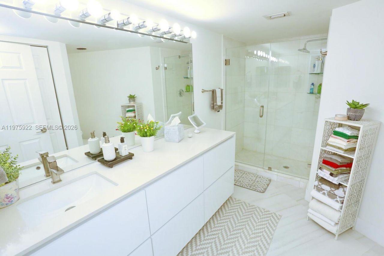 3530 Mystic Pointe Dr, Unit 2807, Aventura, FL 33180 Photo