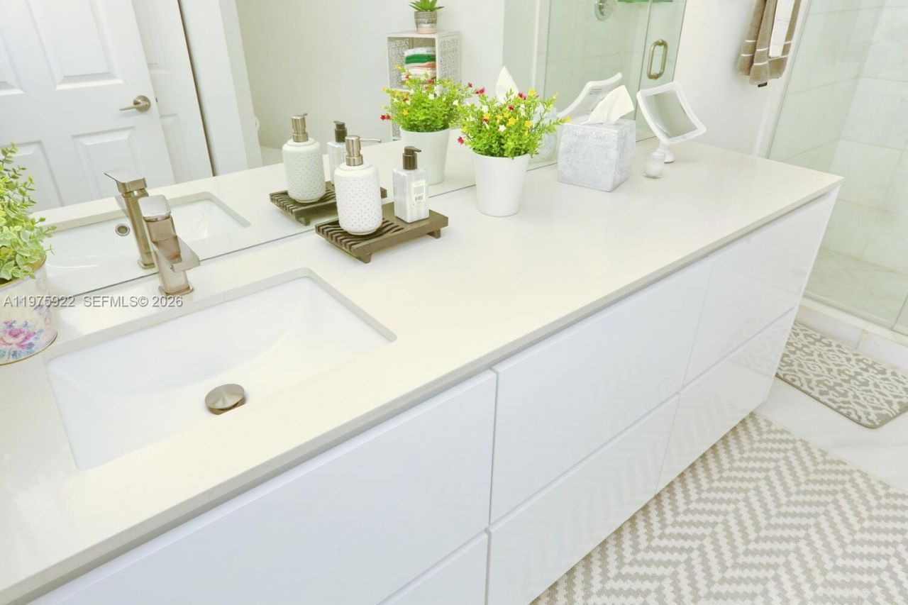 3530 Mystic Pointe Dr, Unit 2807, Aventura, FL 33180 Photo