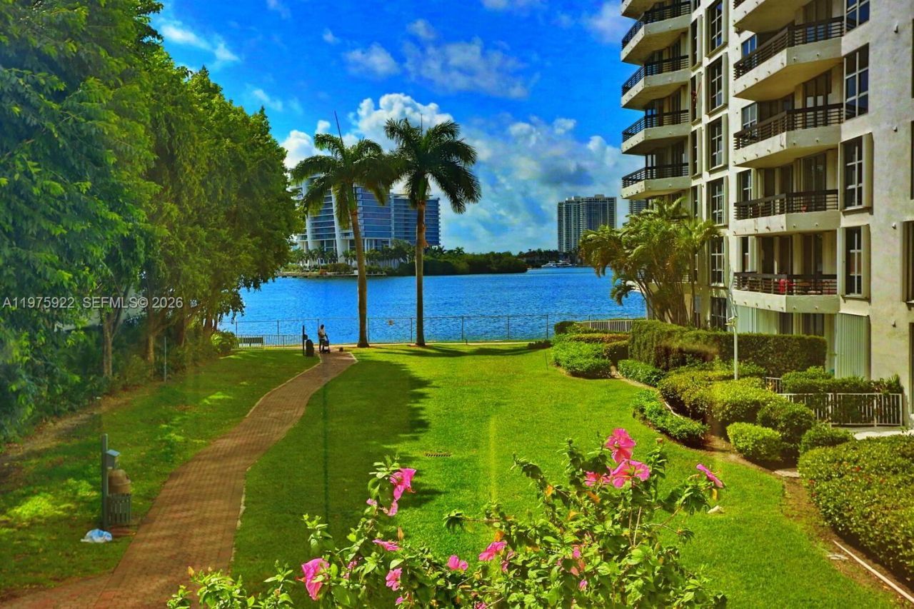 3530 Mystic Pointe Dr, Unit 2807, Aventura, FL 33180 Photo