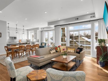 4901 Hawthorne Court, Unit 202, Edina, MN 55436