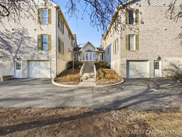 528 Pershing Avenue, Unit G, Glen Ellyn, IL 60137