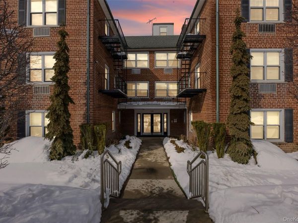 124 South Park Ave , Unit 2-S, Rockville Centre, NY 11570