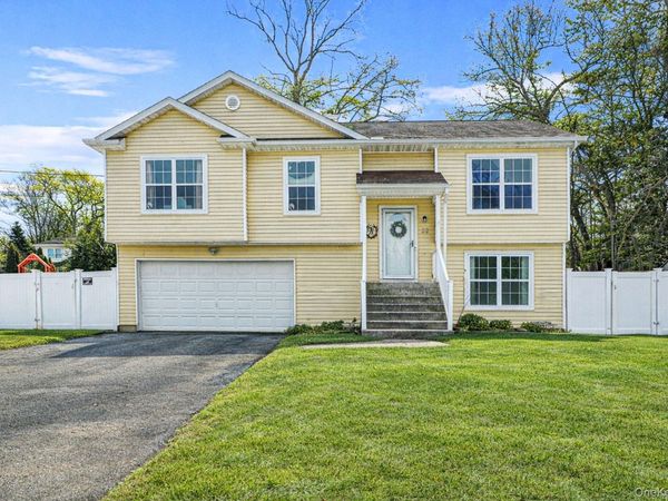 22 Poseidon Road, Rocky Point, NY 11778