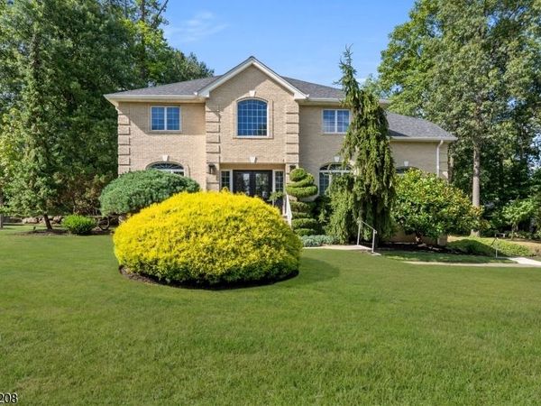 9 Woodland Ct, Wayne, NJ 07470